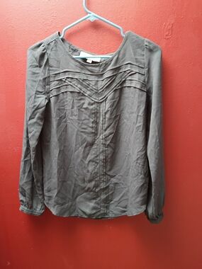 Classic Long-Sleeve Pintuck Blouse in Gray